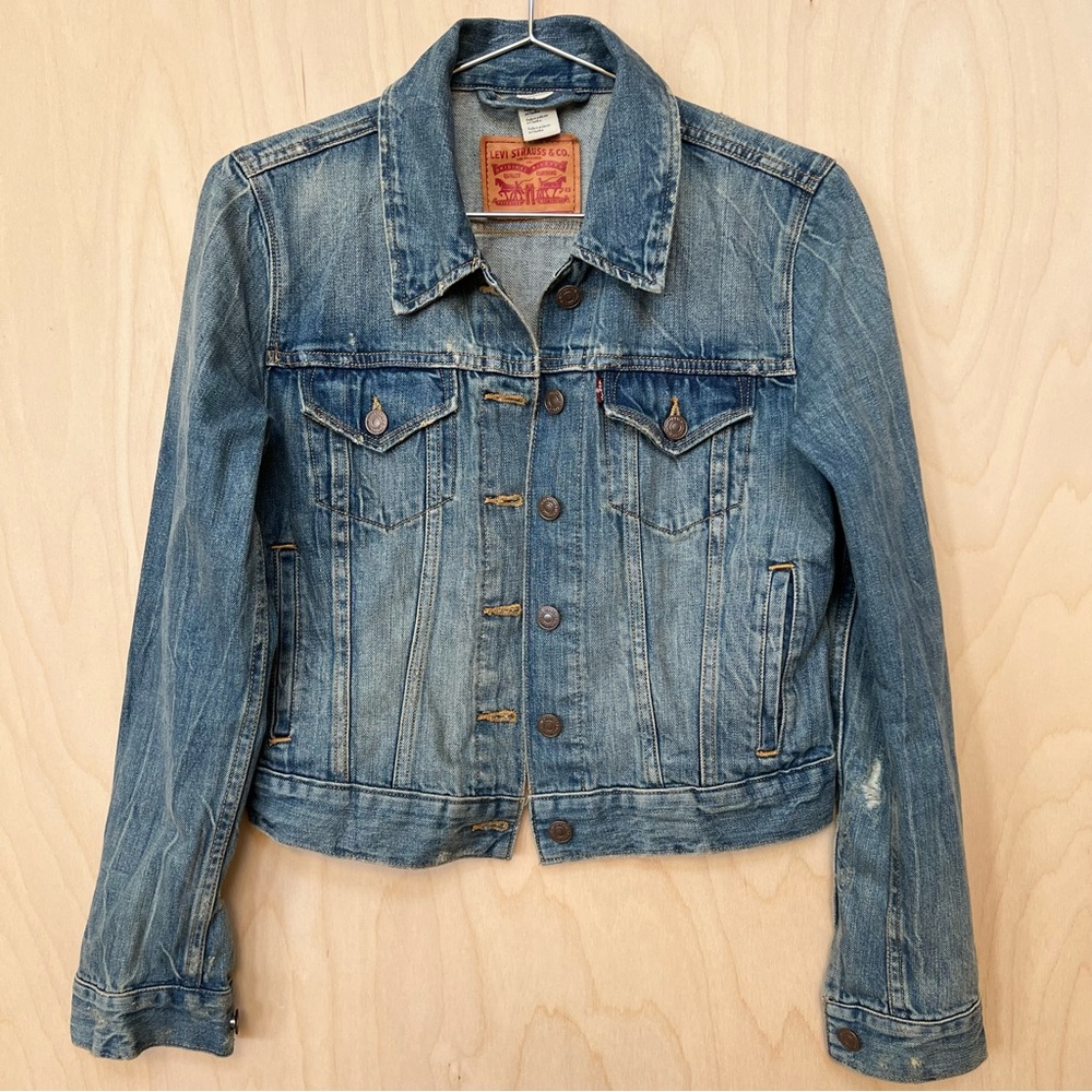 Womens Levi’s Cropped Trucker Jean Jacket